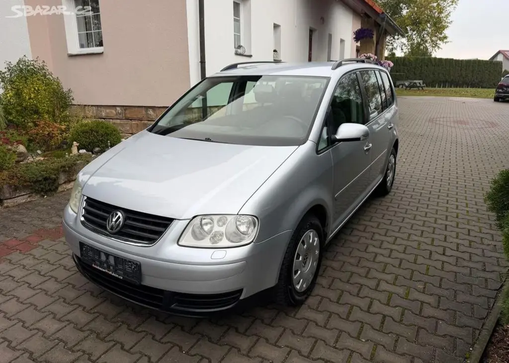 Volkswagen Touran 1,6FSi Nová STK,Tažné, servika